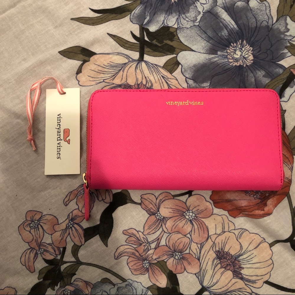 Vineyard Vines 🐳  Saffiano Leather Wallet Pink